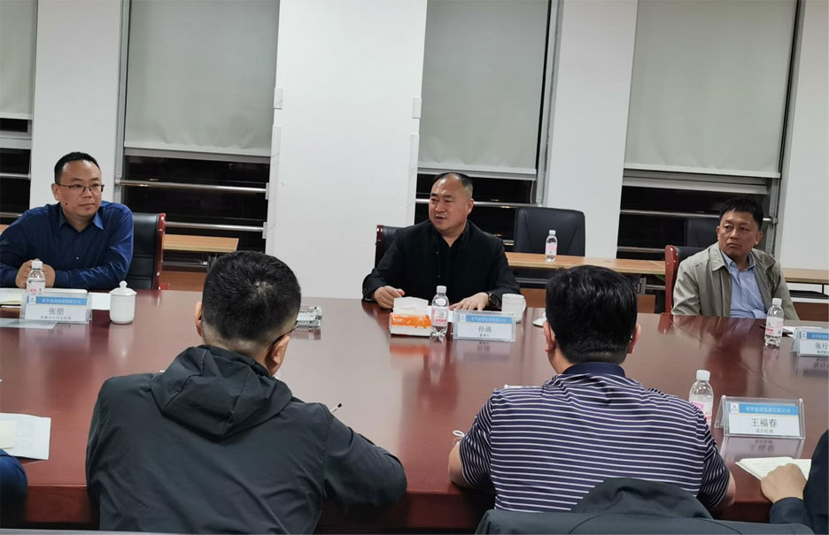 孫涌董事長蒞臨濟南分公司視察指導工作10月13日，集團公司董事長孫涌蒞臨濟南分公司視察指導工作，副總裁兼總工程師張行良陪同視察。 13日下午，孫涌董事長來到濟南分公司駐地，與濟南分公司總經(jīng)理張朋、項目(圖1)