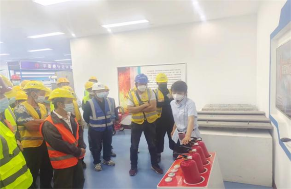 青島自貿(mào)片區(qū)?中德生態(tài)園建筑工人全員體驗式安全教育培訓(xùn)在榮華（青島）建科“省級建筑施工安全和裝配式施工體驗式教育基地”體驗館內(nèi)正式啟動(圖7)