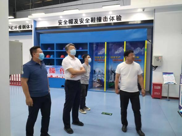 青島自貿(mào)片區(qū)?中德生態(tài)園建筑工人全員體驗式安全教育培訓(xùn)在榮華（青島）建科“省級建筑施工安全和裝配式施工體驗式教育基地”體驗館內(nèi)正式啟動(圖4)